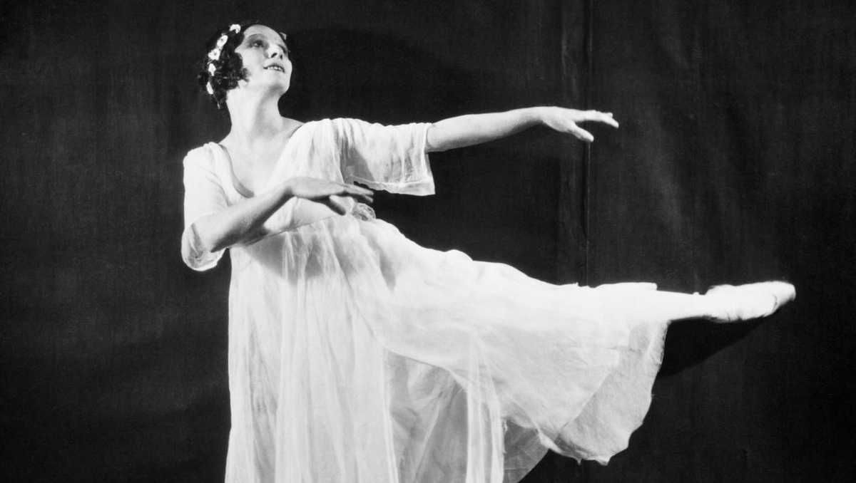 Anna Pavlova performing The Dying Swan, arms curved and expression focused in the iconic solo
