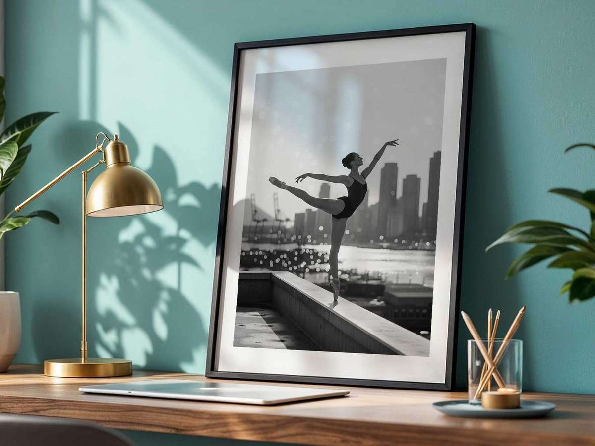 Contemporary photograph of a gala performance featuring the famous pas de deux excerpt from Le Corsaire