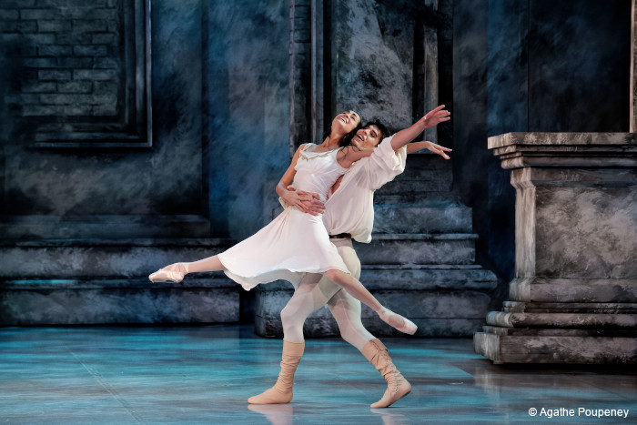 Two principal dancers in an intimate pas de deux from Cranko’s Roméo et Juliette, emphasizing lyrical lines and tender…