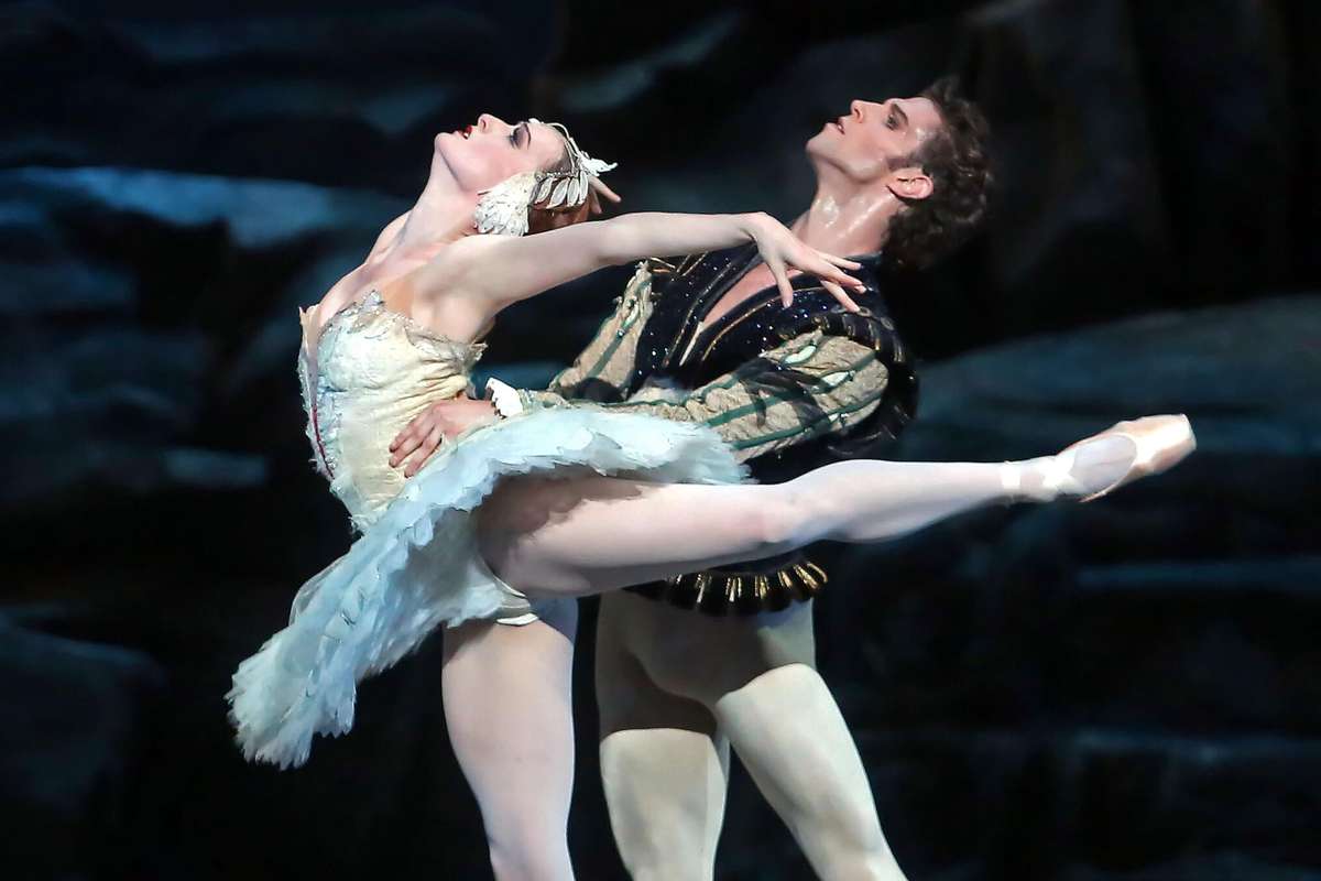 Close-up of Gillian Murphy's feet en pointe, emphasizing precise alignment and secure balance on the tips of her toes