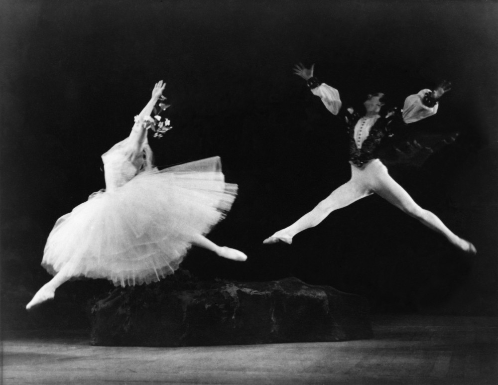 Margot Fonteyn performing Odette in Swan Lake, poised on pointe with arms curved in a classical port de bras
