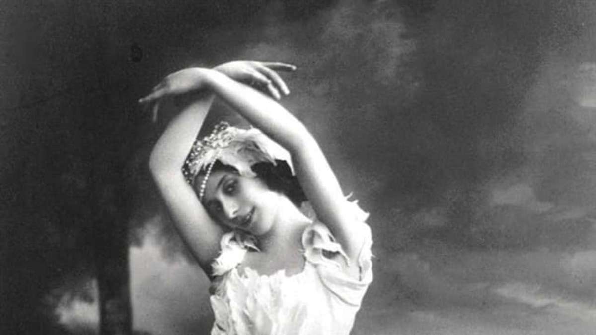 Marie Taglioni demonstrating early pointe technique on stage, emphasizing ascent and lightness